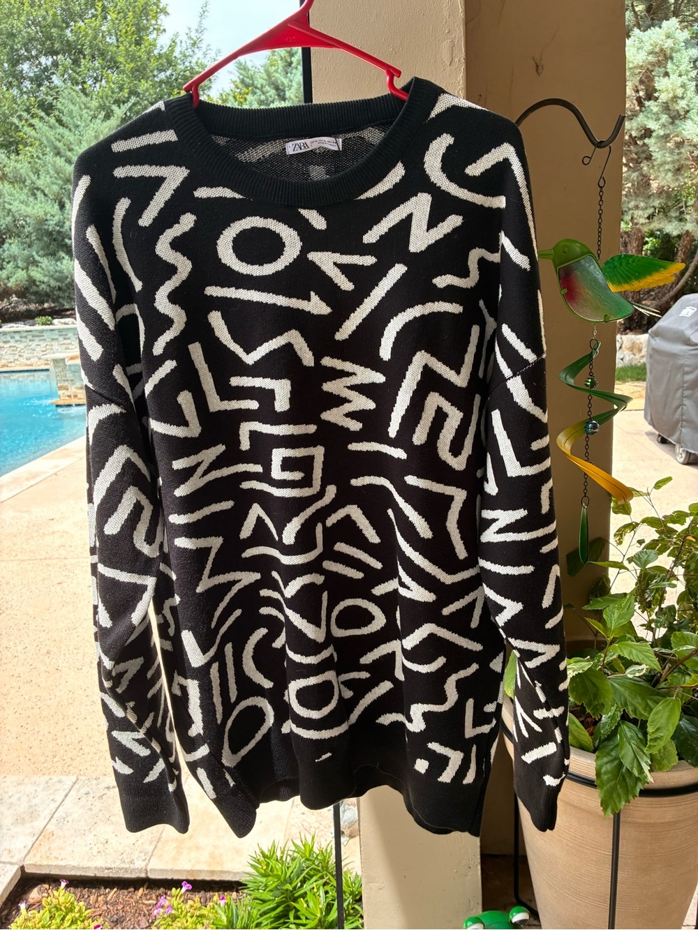 Zara Black and White Abstract Knit Pullover